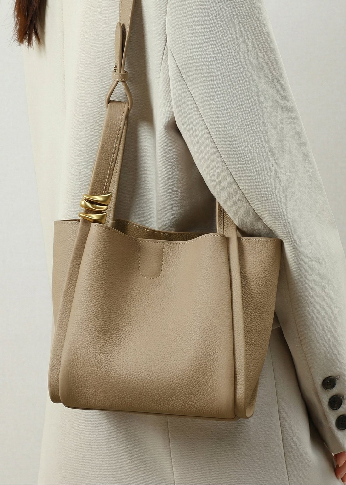 Modern-Bucket Tote