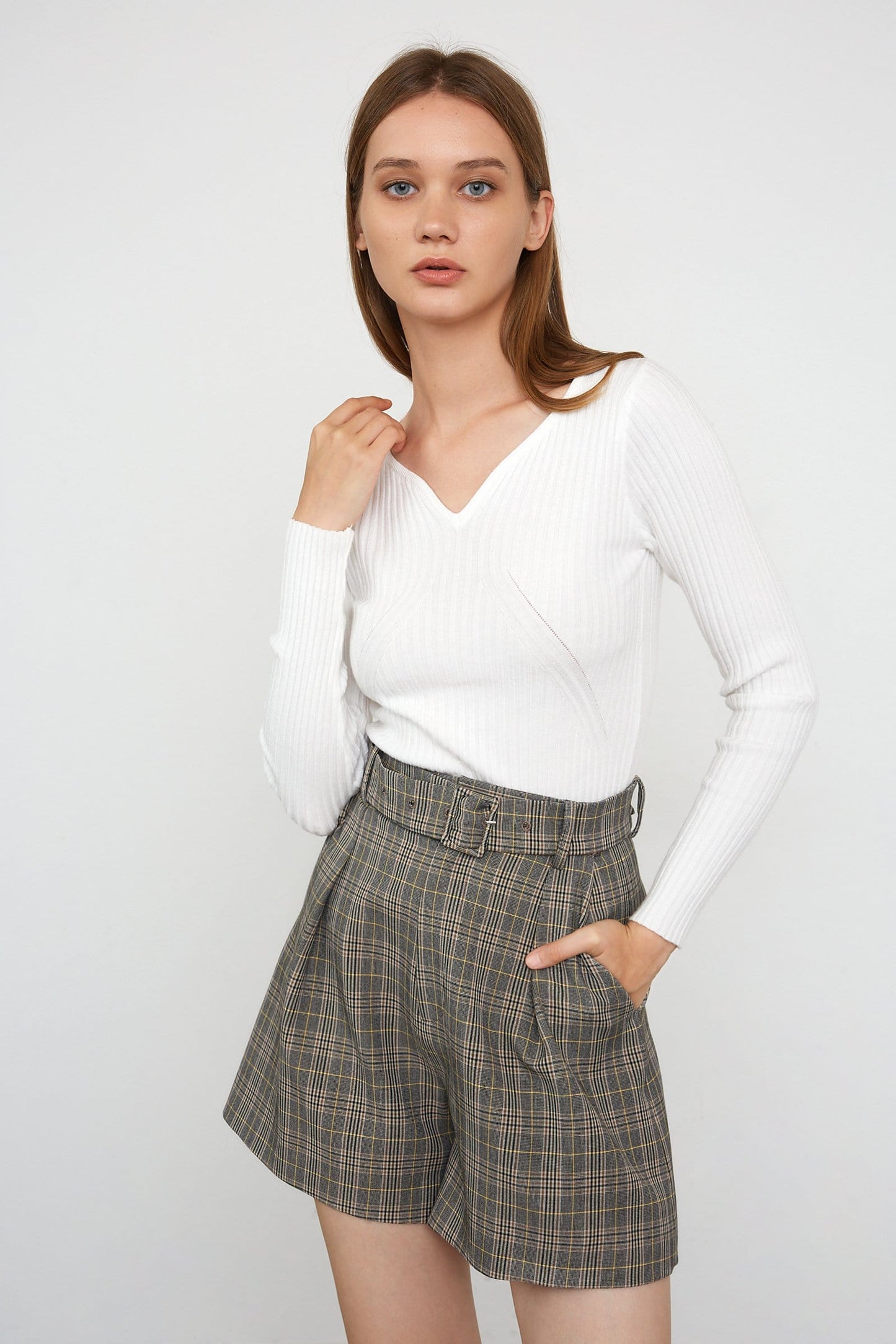 Braulia White Rib Sweater