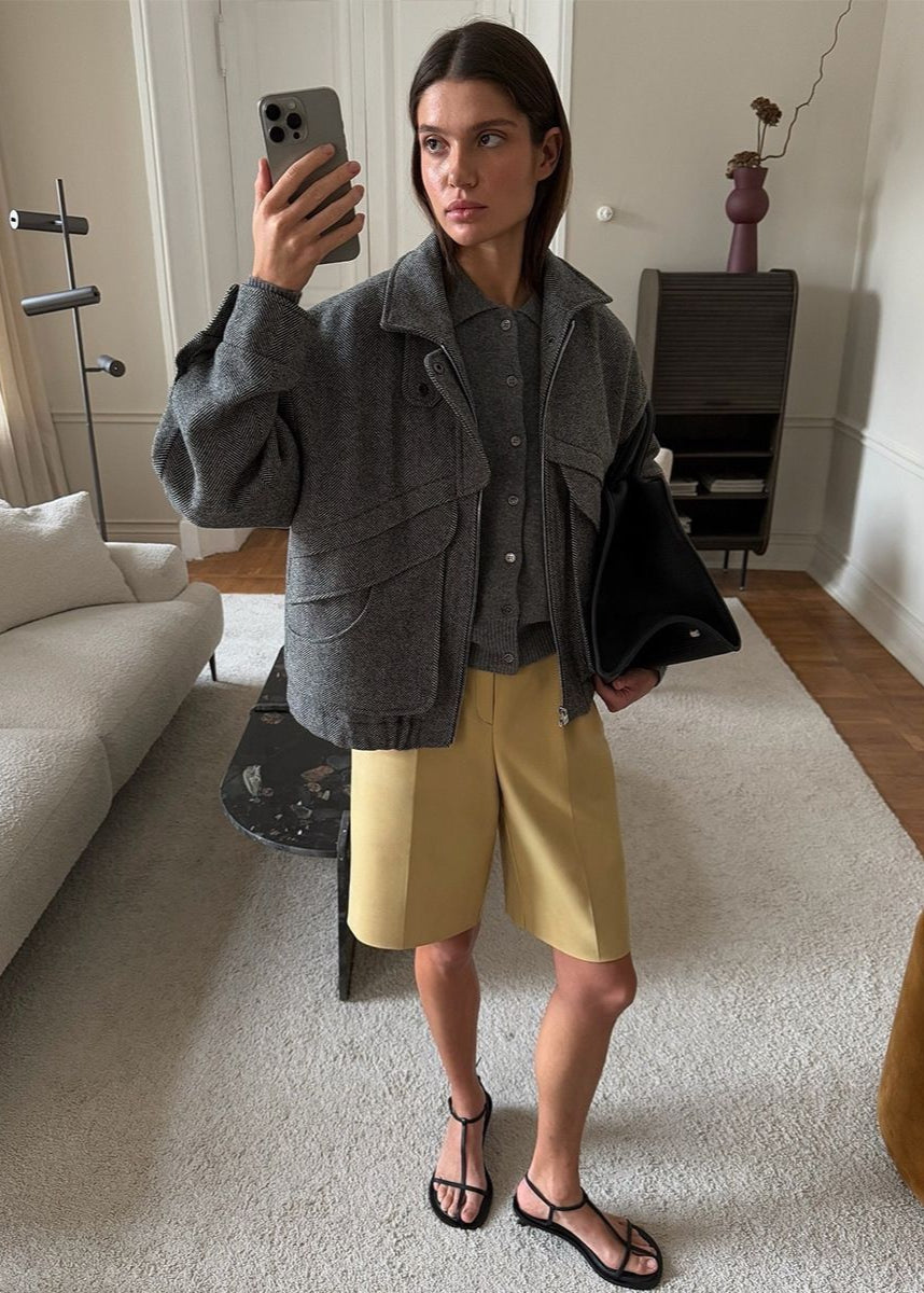 Lena Herringbone Wool Jacket – Structured Zip-Up with Oversized Pockets