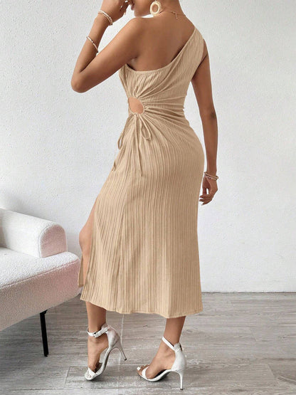 Slanted Shoulder Pleated Dress