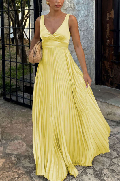 Solid Color V-neck Sleeveless Fitted Waist Backless Pleated Maxi Dress