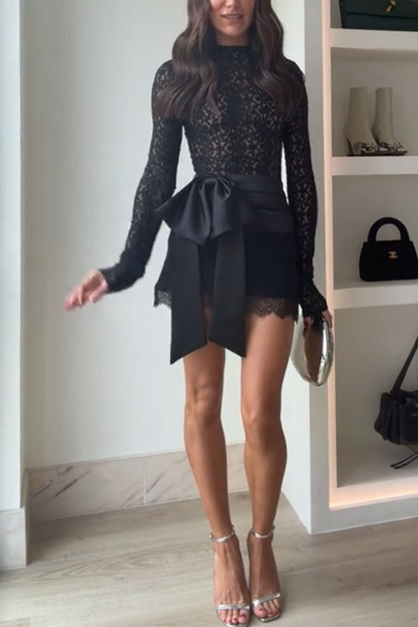 Anna Satin Bow Appliqu¡§| Mid Rise Lace Hem Mini Skirt