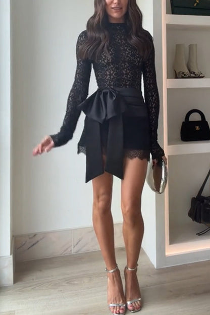 Anna Satin Bow Appliqu¡§| Mid Rise Lace Hem Mini Skirt