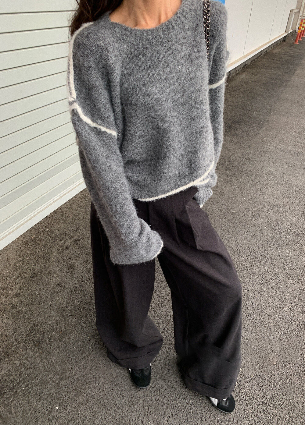 Gray Fuzzy Contrast-Trim Sweater – Women’s Loose Crewneck Pullover