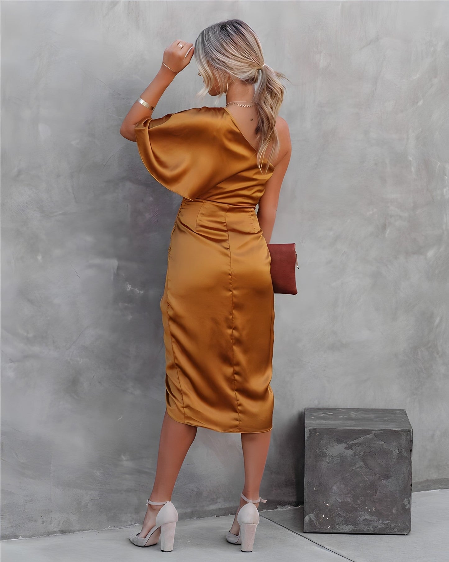 Gaby Elegant Midi Dress