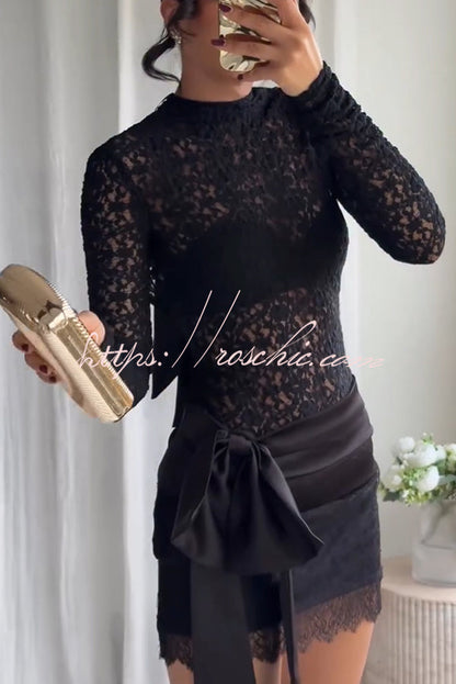 Anna Satin Bow Appliqu¡§| Mid Rise Lace Hem Mini Skirt